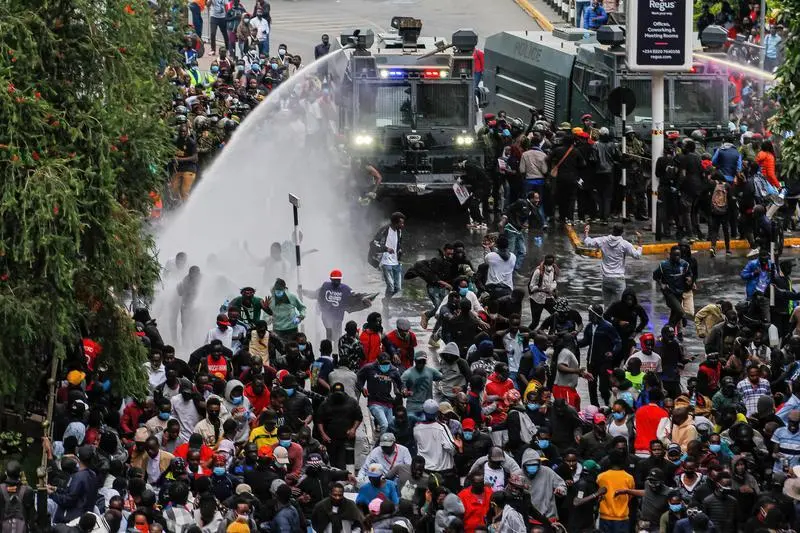 June 20, 2024, Nairobi, Kenya: Police officers fire water cannon to protesters who demonstrating against a controversial finance bill in the central business district. Kenyan police used teargas and a water cannon to disperse protesters who gathered in Nairobi central business district to demonstrate against planned tax increases that many fear will worsen the cost of living, as demonstrations spread across the country. Unlike in the past, the current protests are driven and led by young people rather than politicians and have mostly been peaceful.,Image: 883558373, License: Rights-managed, Restrictions: , Model Release: no, Credit line: Boniface Muthoni / Zuma Press / ContactoPhoto
Editorial licence valid only for Spain and 3 MONTHS from the date of the image, then delete it from your archive. For non-editorial and non-licensed use, please contact EUROPA PRESS.
20/6/2024 ONLY FOR USE IN SPAIN