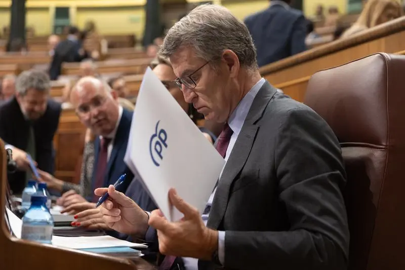 El presidente del Partido Popular, Alberto Núñez Feijóo, a su llegada a una sesión plenaria en el Congreso de los Diputados, a 4 de julio de 2024, en Madrid (España). El Pleno del Congreso celebra una sesión extraordinaria para debatir como único punto la toma en consideración de la Proposición de Ley Orgánica de reforma de la Ley Orgánica del Poder Judicial y de reforma del Estatuto Orgánico del Ministerio Fiscal, a iniciativa de los grupos Popular y Socialista. Las modificaciones afectan a los requisitos para el nombramiento de magistrados y magistradas en las Salas del Tribunal Supremo, los servicios especiales y las excedencias voluntarias de jueces y magistrados y diferentes cuestiones referidas al Consejo General del Poder Judicial.
04 JULIO 2024;PLENO;CGPJ;LEY;MADRID;REFORMA
Eduardo Parra / Europa Press
04/7/2024