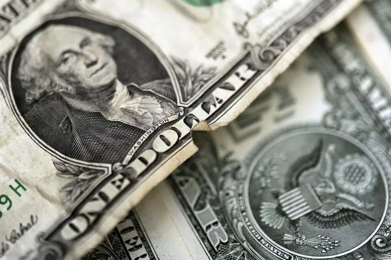 FILED - 19 April 2011, Baden-Wuerttemberg, Bammental: A view of a crumpled, torn and smudged US dollar bill. Photo: Marius Becker/dpa
(Foto de ARCHIVO)
19/4/2011 ONLY FOR USE IN SPAIN