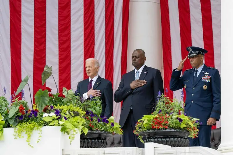 May 27, 2024, Arlington, Va, United States of America: U.S President Joe Biden, left, Secretary of Defense Lloyd Austin and Joint Chiefs Chairman CQ Brown Jr., right, stand together at the start of the annual National Memorial Day Observance at Arlington National Cemetery Memorial Amphitheater, May 27, 2024 in Arlington, Virginia, USA.
Europa Press/Contacto/Tsgt. Jack Sanders/Dod
(Foto de ARCHIVO)
27/5/2024