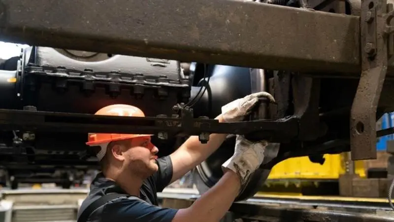 La producción industrial de la eurozona sorprende con un ligero repunte mensual mientras persiste la debilidad interanual