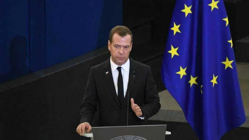 Medvedev: “No debe haber guerra con Europa” en los próximos cinco años

EPA/PATRICK SEEGER