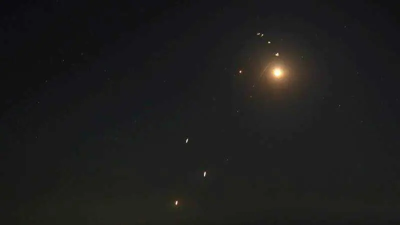 Alerta total en Chernígov: tres explosiones sacuden la ciudad en plena ofensiva de drones

EPA-EFE/ATEF SAFADI