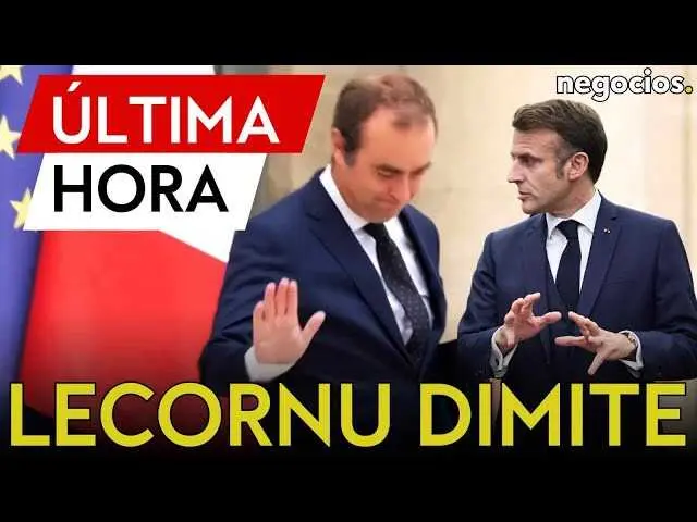 Primer plano de Sébastien Lecornu durante una conferencia política, con un fondo difuso de la bandera francesa y símbolos institucionales<br>                        <br>                        <br>                        <br>                      