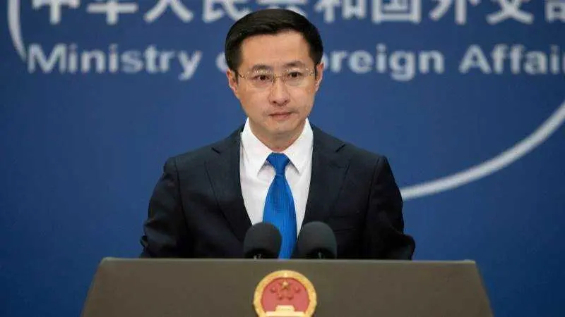 China promete medidas decididas en respuesta a los aranceles estadounidenses - E P A / J E S I C A L E E​