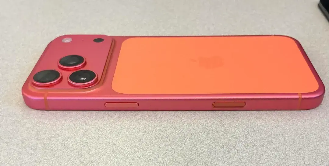 update-on-orange-iphone-17-pro-max-that-turned-rose-gold
