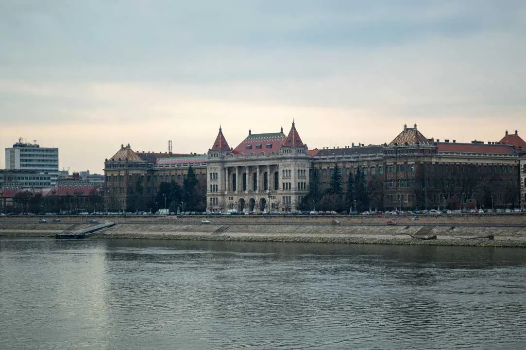 pexels-tarik-deliomerovic-493485709-34328899 Hungría