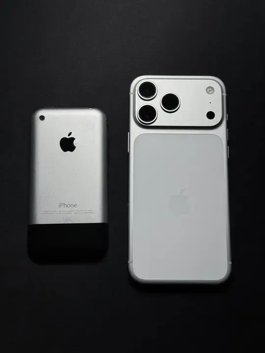 iphone-2g-and-iphone-17-pro-max-18-years-apart-2007-2025-v0-5b4a80g9jwvf1 reddit