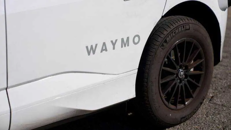 EE.UU. abre investigación sobre Waymo tras incidente con autobús escolar - E P A / CENA DE A L L I S O N​​​​