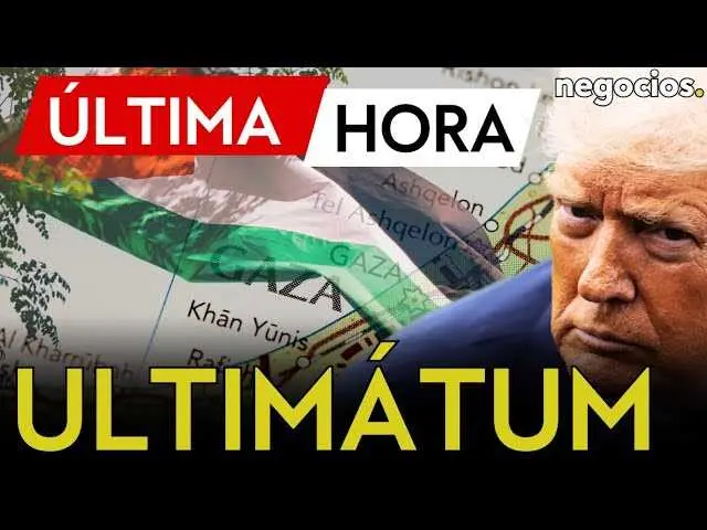 Donald Trump haciendo un gesto enfático durante un discurso, con la bandera estadounidense de fondo.<br>                        <br>                        <br>                        <br>                      