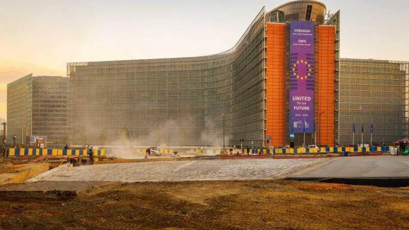 EPA/OLIVIER MATTHYS

Bruselas golpea a las grandes tecnológicas: la UE acusa a Meta y TikTok de violar la Ley de Servicios Digitales