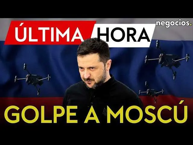 Imagen del vídeo que muestra un dron sobrevolando un área urbana durante la noche.<br>                        <br>                        <br>                        <br>                      