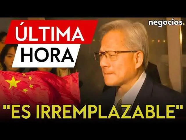 Jensen Huang, CEO de Nvidia, en evento tecnol&oacute;gico, con gr&aacute;ficos de chips y mapas de Asia de fondo, representando la importancia de la cooperaci&oacute;n tecnol&oacute;gica entre Estados Unidos y China<br>                        <br>                        <br>                        <br>                      