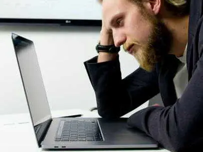 pexels-artempodrez-5715846