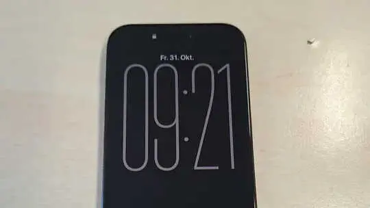 2-years-of-use-without-a-case-or-screen-protector-v0-zesa8jtereyf1