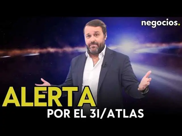 Imagen en baja resolución del cometa 3I/Atlas tomada por telescopios disponibles, mostrando un objeto con un destello azul difuso en el espacio.<br>                        <br>                        <br>                        <br>                      