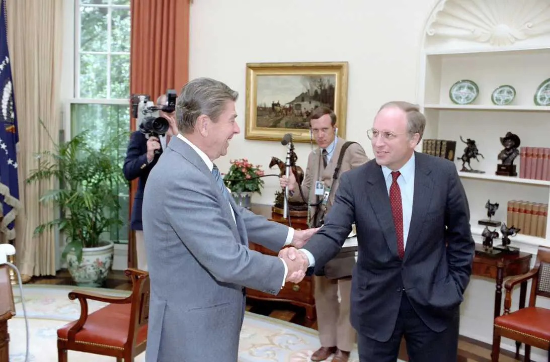 7/25/1983 President Reagan in the Oval Office with Richard Cheney to discuss his recent trip to the Soviet Union By Series: Reagan White House Photographs, 1/20/1981 - 1/20/1989Collection: White House Photographic Collection, 1/20/1981 - 1/20/1989