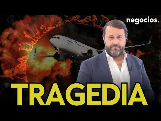 Columna de humo negro tras el incendio provocado por el accidente aéreo de un avión de carga en Louisville, Kentucky.<br>                        <br>                        <br>                        <br>                      