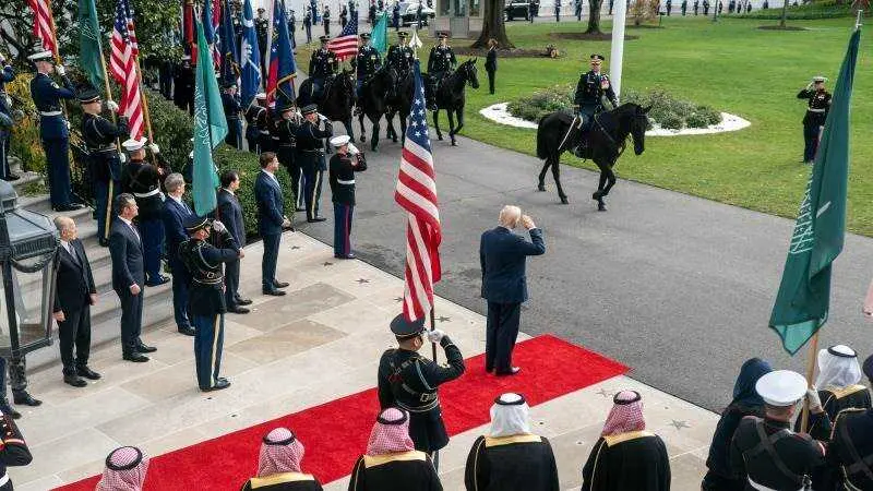 EPA/NATHAN HOWARD / POOL