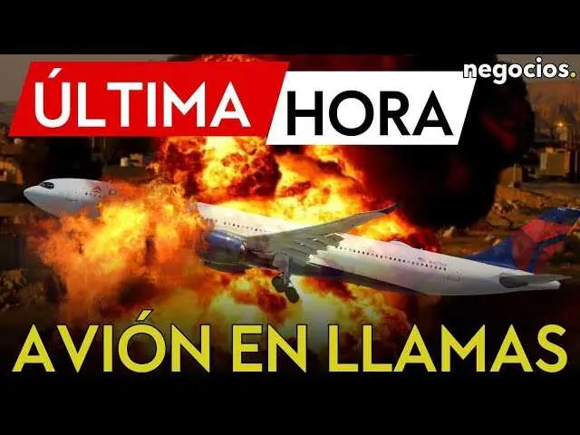 Fotografía del desastre aéreo en Dubái donde se ve una columna de humo negro tras el choque del avión militar indio HAL Tejas.<br>                        <br>                        <br>                        <br>                      