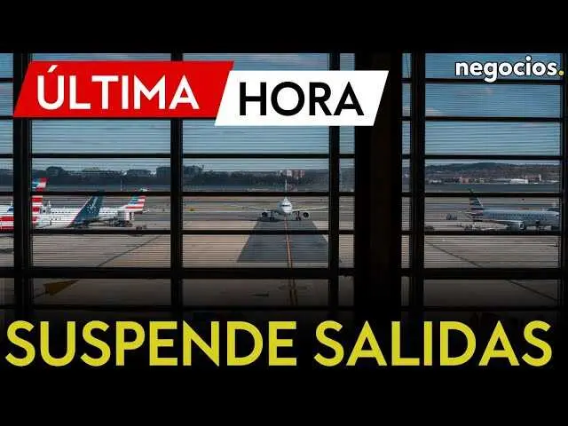 Vista del aeropuerto Ronald Reagan con polic&iacute;as y medios de seguridad desplegados tras la suspensi&oacute;n de salidas por alerta m&aacute;xima.<br>                        <br>                        <br>                        <br>                      