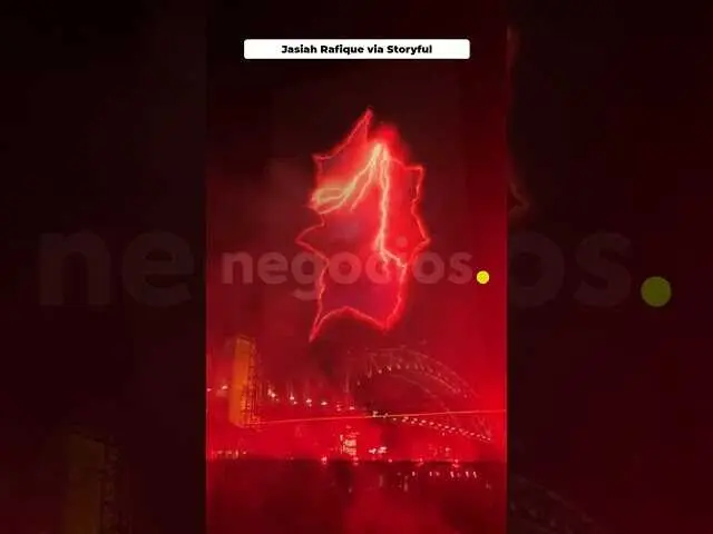 Imagen del portal luminoso de Stranger Things sobre el puerto de Sídney con la Ópera de fondo<br>                        <br>                        <br>                        <br>                      