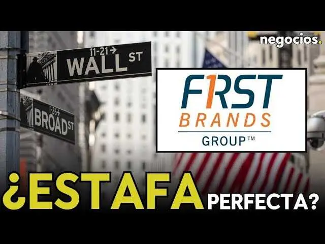 Logotipo de First Brands con gráficos financieros de fondo representando la caída de la empresa.<br>                        <br>                        <br>                        <br>                      