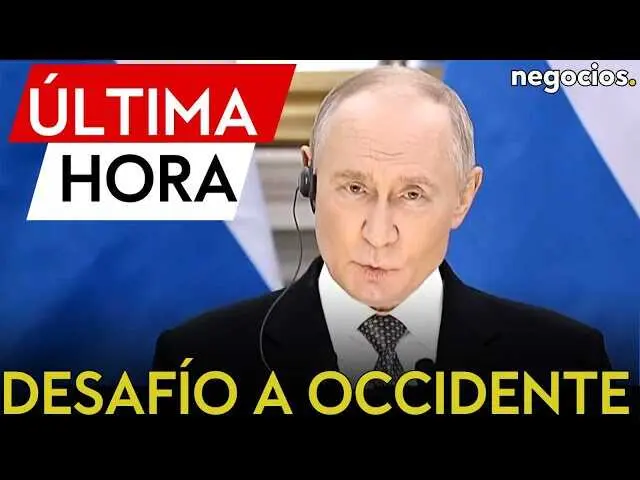 Vladimir Putin y Narendra Modi durante la visita oficial en la India, destacando las banderas y el ambiente de cooperación bilateral.<br>                        <br>                        <br>                        <br>                      