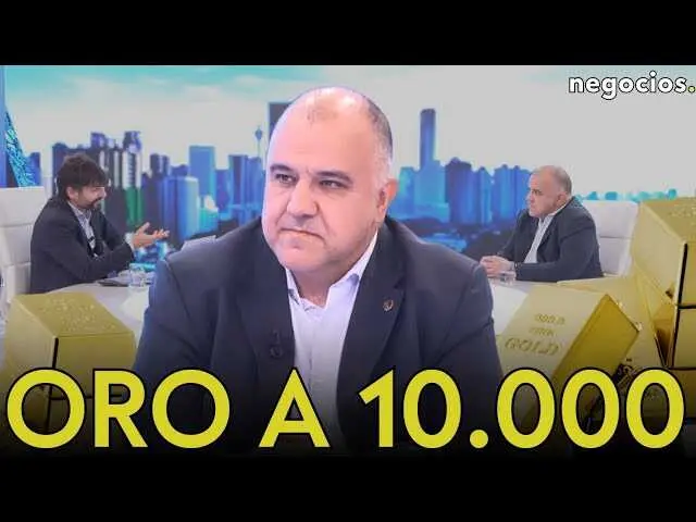 Miniatura del vídeo donde aparece Javier López Milán hablando sobre el pronóstico alcista para el oro y la plata en 2025 y siguientes años.<br>                        <br>                        <br>                        <br>                      