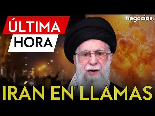 Imagen destacada de las protestas masivas en Ir&aacute;n contra el r&eacute;gimen de Jamenei, capturando la tensi&oacute;n social y pol&iacute;tica en el pa&iacute;s.<br>                        <br>                        <br>                        <br>                      