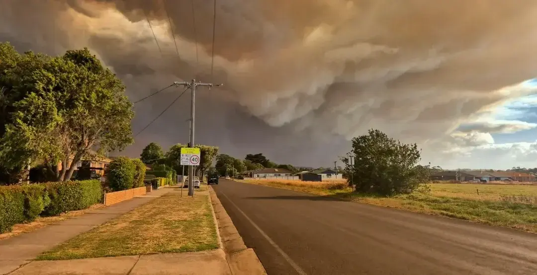 Credits: Reddit.com fires-around-our-house-in-australia-look-like-something-our