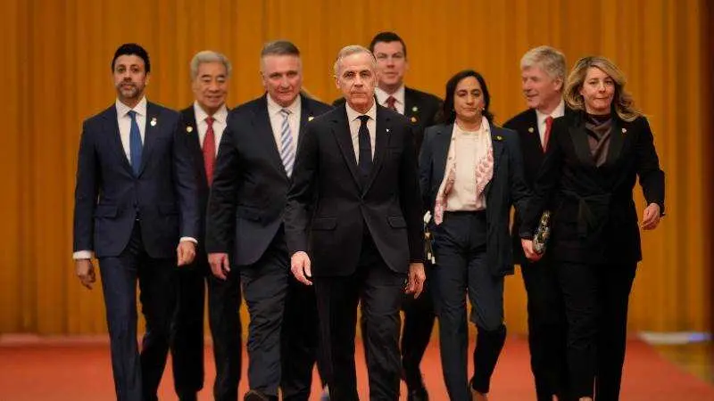 EPA/VINCENT THIAN / POOL