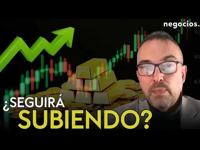 Jos&eacute; Mar&iacute;a Luna durante su entrevista en Negocios TV, con gr&aacute;ficos de mercado de fondo y enfatizando la importancia del oro como activo refugio.<br>                        <br>                        <br>                        <br>                      
