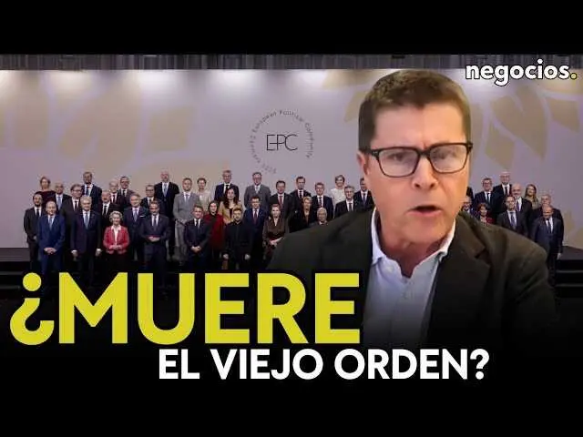 Fotograf&iacute;a ilustrativa relacionada con la conferencia de Davos 2026, mostrando el logo oficial en tonos sobrios.<br>                        <br>                        <br>                        <br>                      