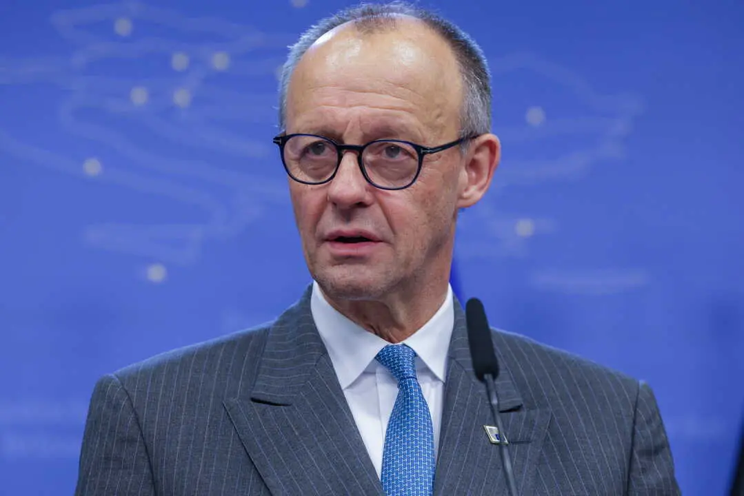 BRUSSELS (Belgium), 19/12/2025.- Chancellor of Germany Friedrich Merz speaks to the media at the end of first day of the EU Council Summit in Brussels, Belgium, 19 December 2025. EU leaders met to discuss the latest developments in Ukraine, the EU's next multiannual financial framework, the EU enlargement process, and the geoeconomic situation in the European Union. (B&eacute;lgica, Alemania, Ucrania, Bruselas) EFE/EPA/OLIVIER MATTHYS