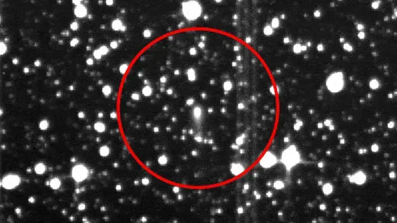 El sat&eacute;lite TESS (Sat&eacute;lite de Sondeo de Exoplanetas en Tr&aacute;nsito) de la NASA observ&oacute; repetidamente el objeto interestelar 3I/ATLAS. Esto dio como resultado una secuencia de video que combina 28 horas de im&aacute;genes de fotograma completo de TESS, recopiladas entre el 15 y el 18 y 19 de enero de 2026. (Imagen: TESS/NASA/Daniel Muthukrishna)