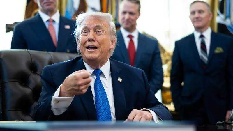 EPA/FRANCIS CHUNG / POOL