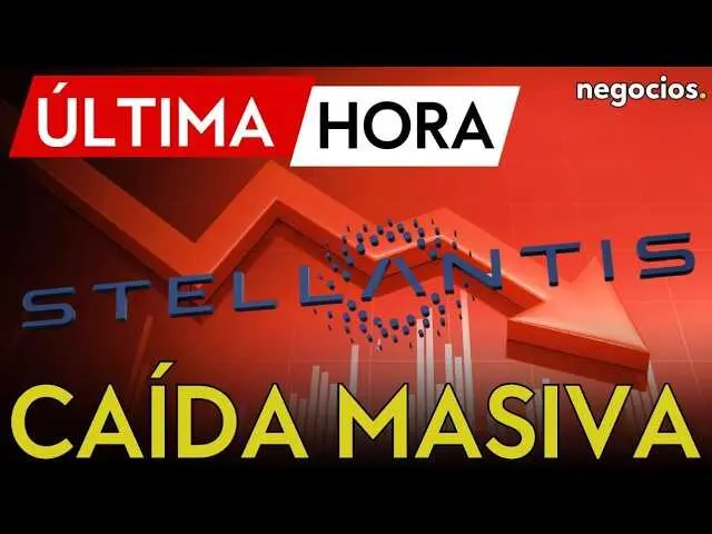 Gr&aacute;fica del desplome en bolsa de Stellantis acompa&ntilde;ada del t&iacute;tulo que destaca las p&eacute;rdidas de la compa&ntilde;&iacute;a en 2025.<br>                        <br>                        <br>                        <br>                      