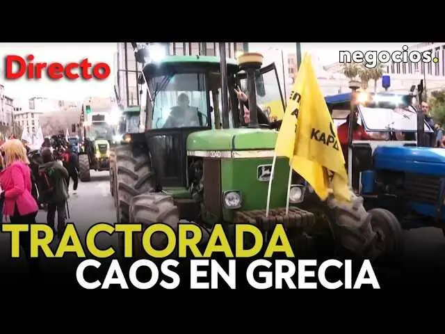 Tractores y agricultores concentrados frente al Parlamento griego en la plaza Syntagma, Atenas, protestando en demanda de soluciones al sector agr&iacute;cola.<br>                        <br>                        <br>                        <br>                      