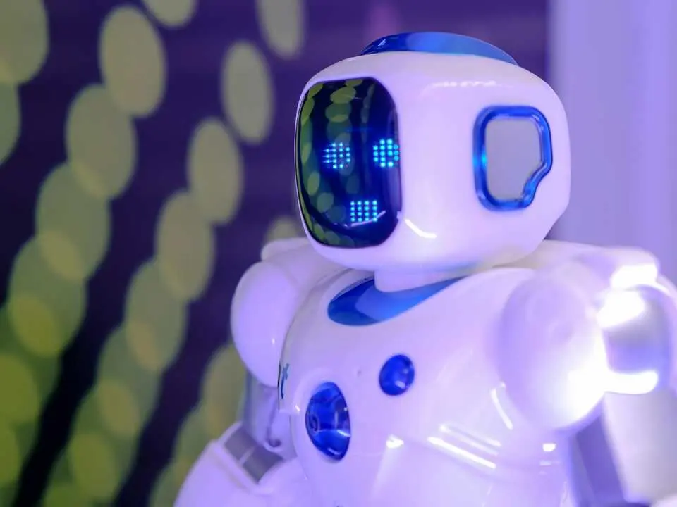 tech cc pexels-kindelmedia-8566540