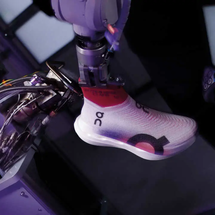 on-running-lightspray-upper-single-step-manufacturing-process_dezeen_2364_col_1