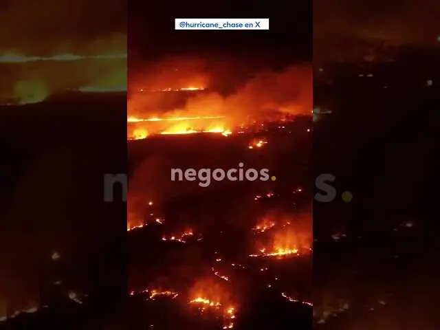 Imagen a&eacute;rea que muestra la extensi&oacute;n del incendio en la Reserva Nacional Big Cypress en Florida, con humo denso cubriendo la zona afectada.<br>                        <br>                        <br>                        <br>                      