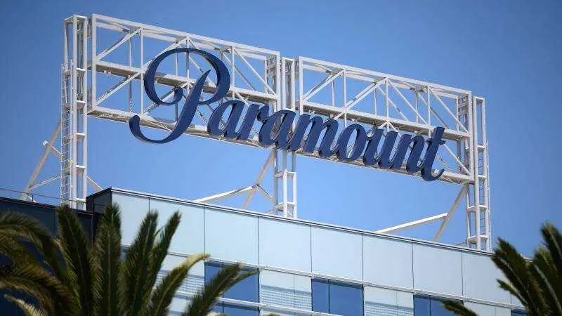 Logo de Paramount en la parte superior de un edificio corporativo, EPA/ALLISON DINNER
