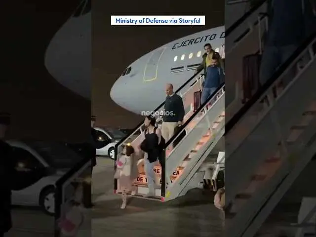 Avi&oacute;n militar espa&ntilde;ol aterrizando en la base a&eacute;rea de Torrej&oacute;n de Ardoz con repatriados del Golfo<br>                        <br>                        <br>                        <br>                      