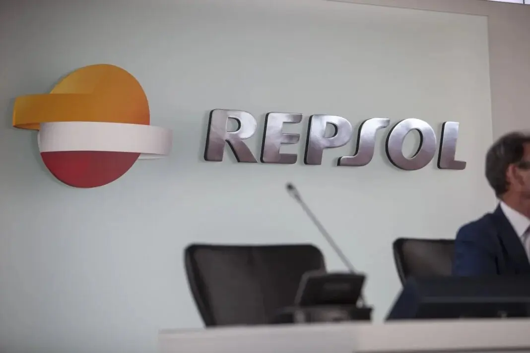 Oficinas-Repsol-Fuente-Repsol-1068x712