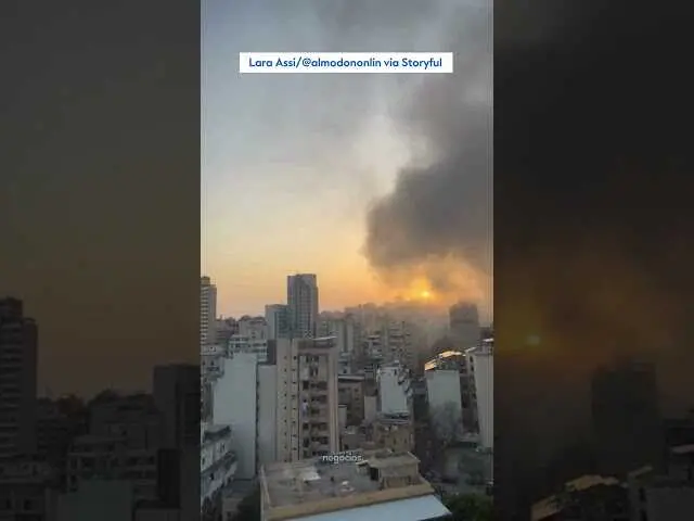 Columna densa de humo negro tras un bombardeo en el centro de Beirut, reflejo de la escalada de violencia en la ciudad<br>                        <br>                        <br>                        <br>                      