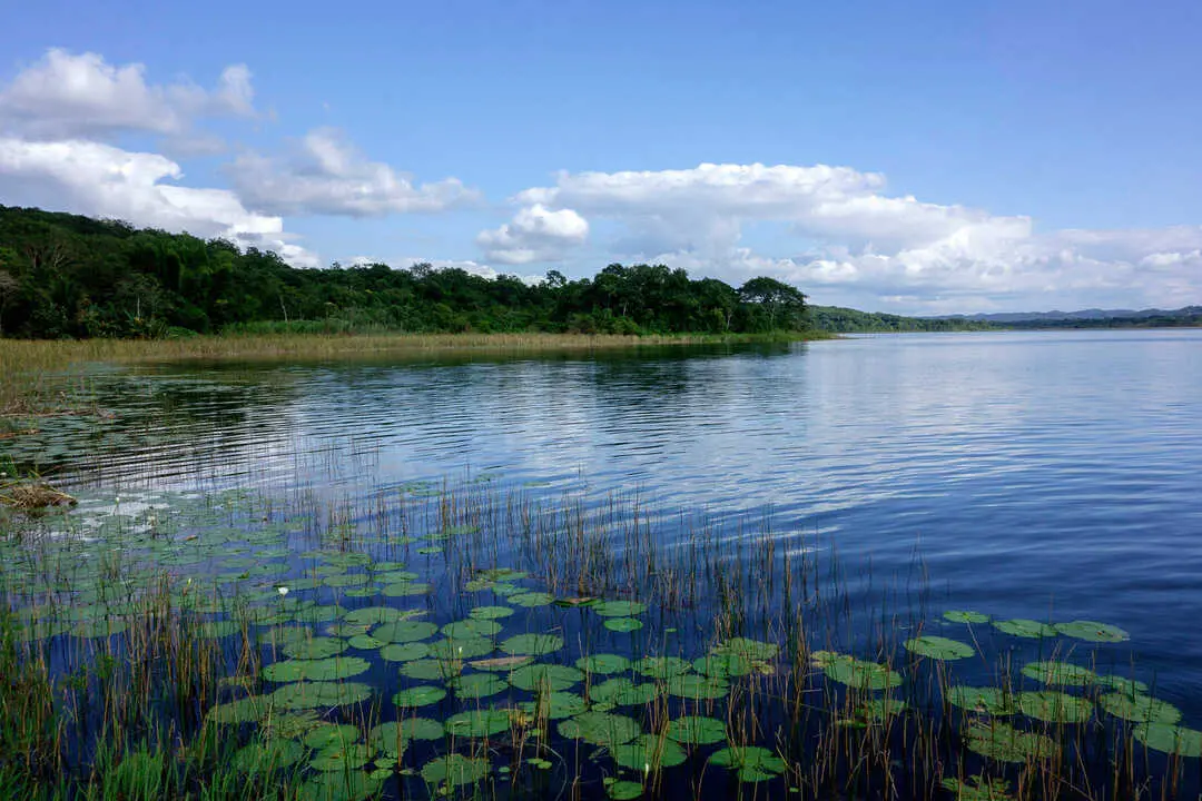 Lago Pet&eacute;n Itz&aacute;