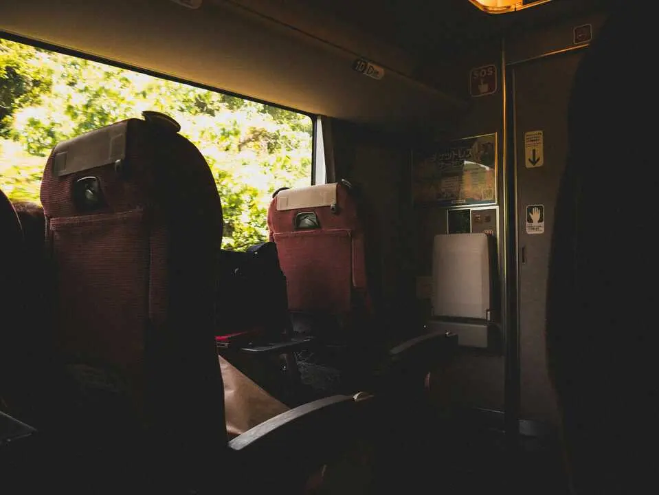 Tren 

Foto de Maz en Unsplash