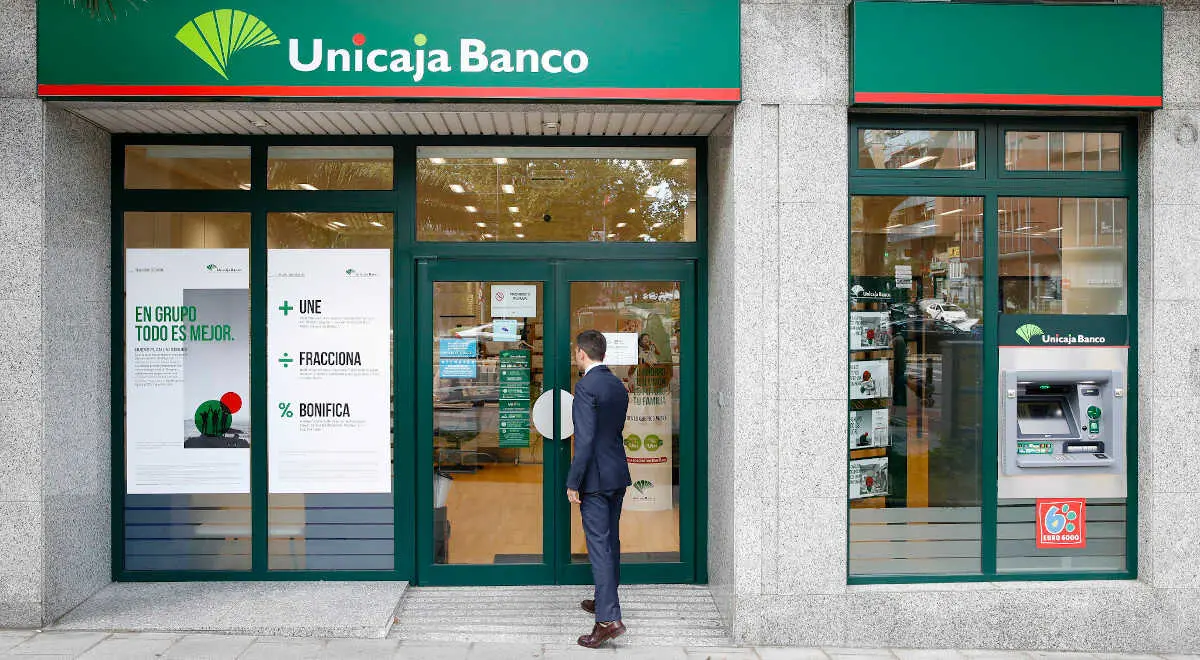 oficina_exterior_unicaja_banco_cliente