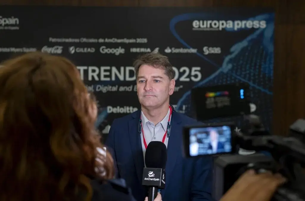 manuel-de-la-rocha-y-belen-gualda-acuden-hoy-al-congreso-por-el-caso-indra-y-escribano-me-1024x676